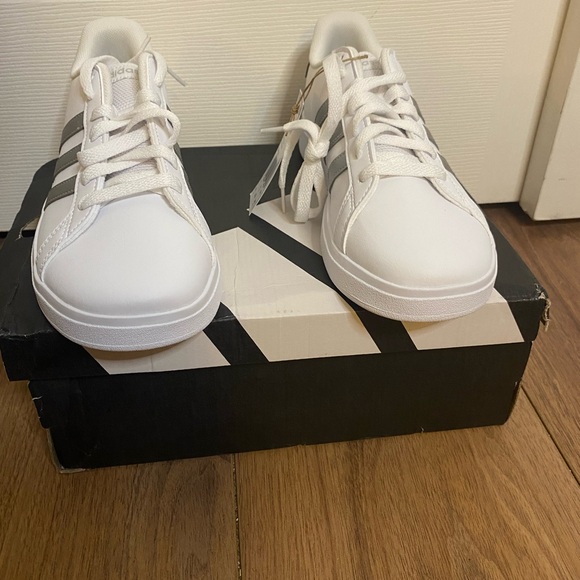 Adidas Grand Court 2.0 K White Sneakers with silver - Picture 2 of 5